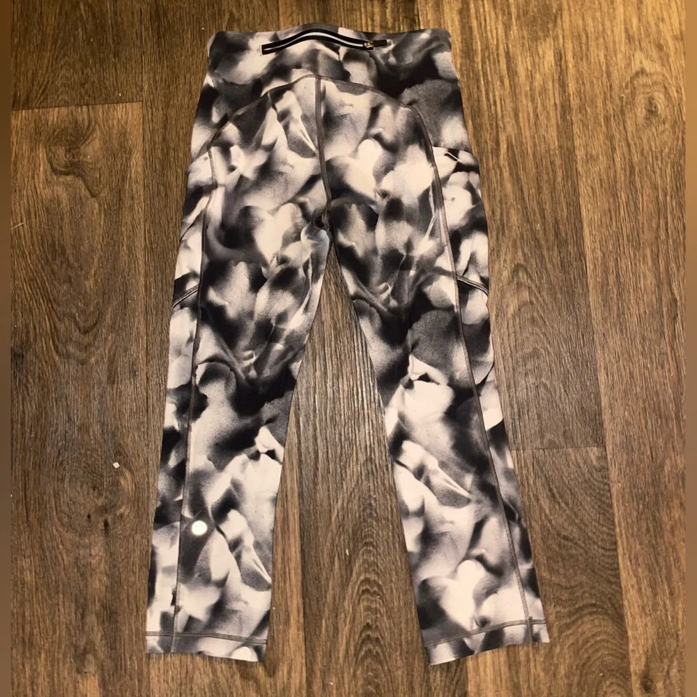 Lululemon Athletica Speed Up Crop 21